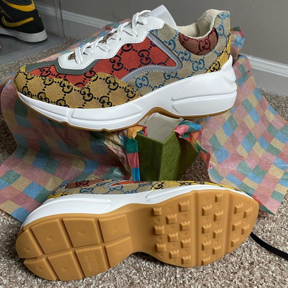 Men's Rhyton GG Multicolor sneaker comes w/ extra shoe strings ( size 8 )